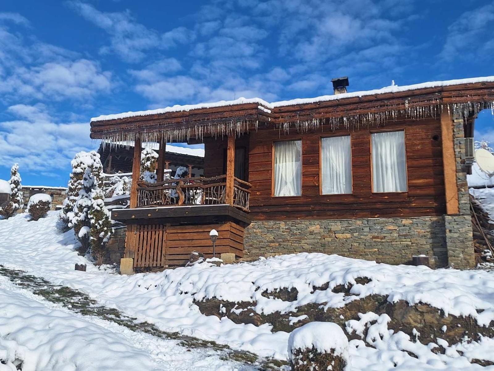 Панорама Хаус Лещен И Еко Къщи Дървена И Землянка المظهر الخارجي الصورة