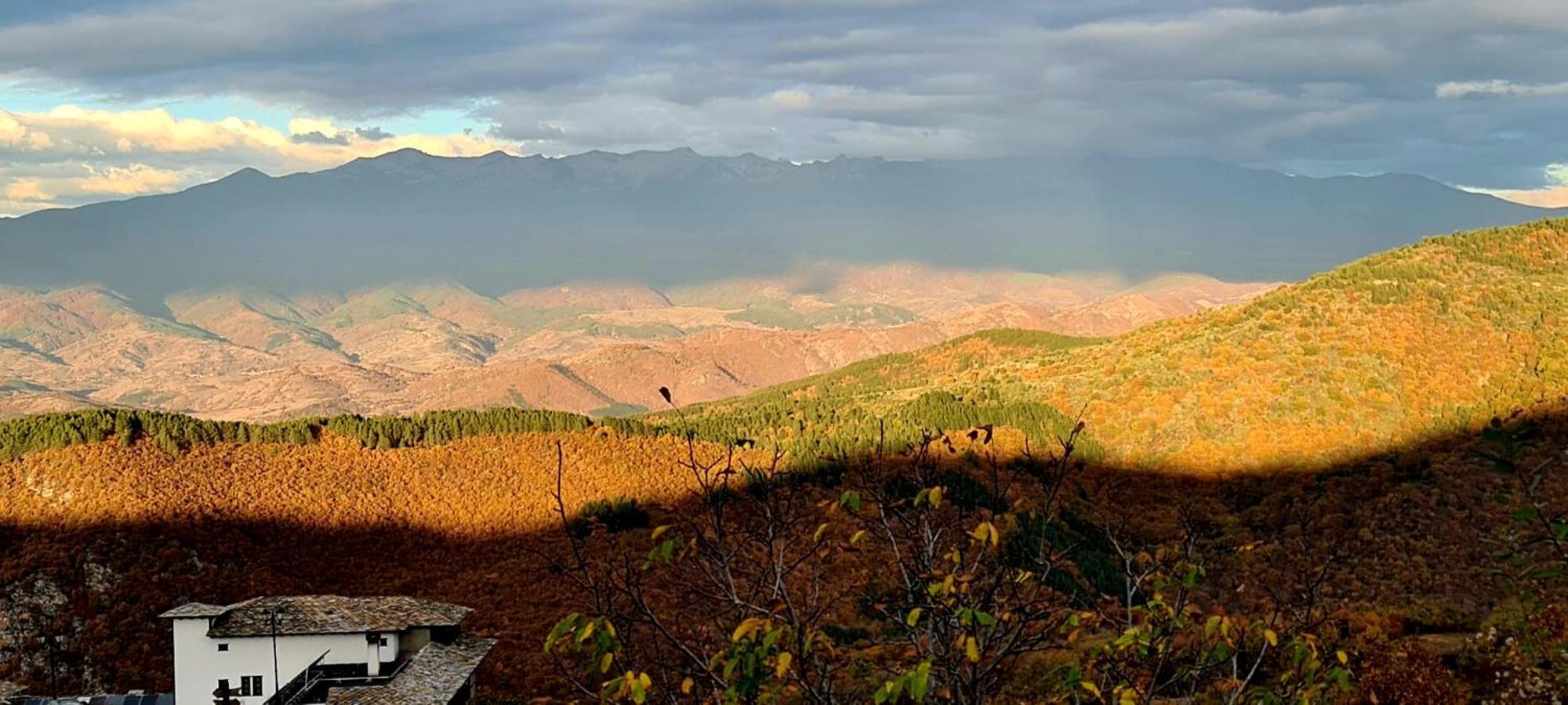 Панорама Хаус Лещен И Еко Къщи Дървена И Землянка المظهر الخارجي الصورة